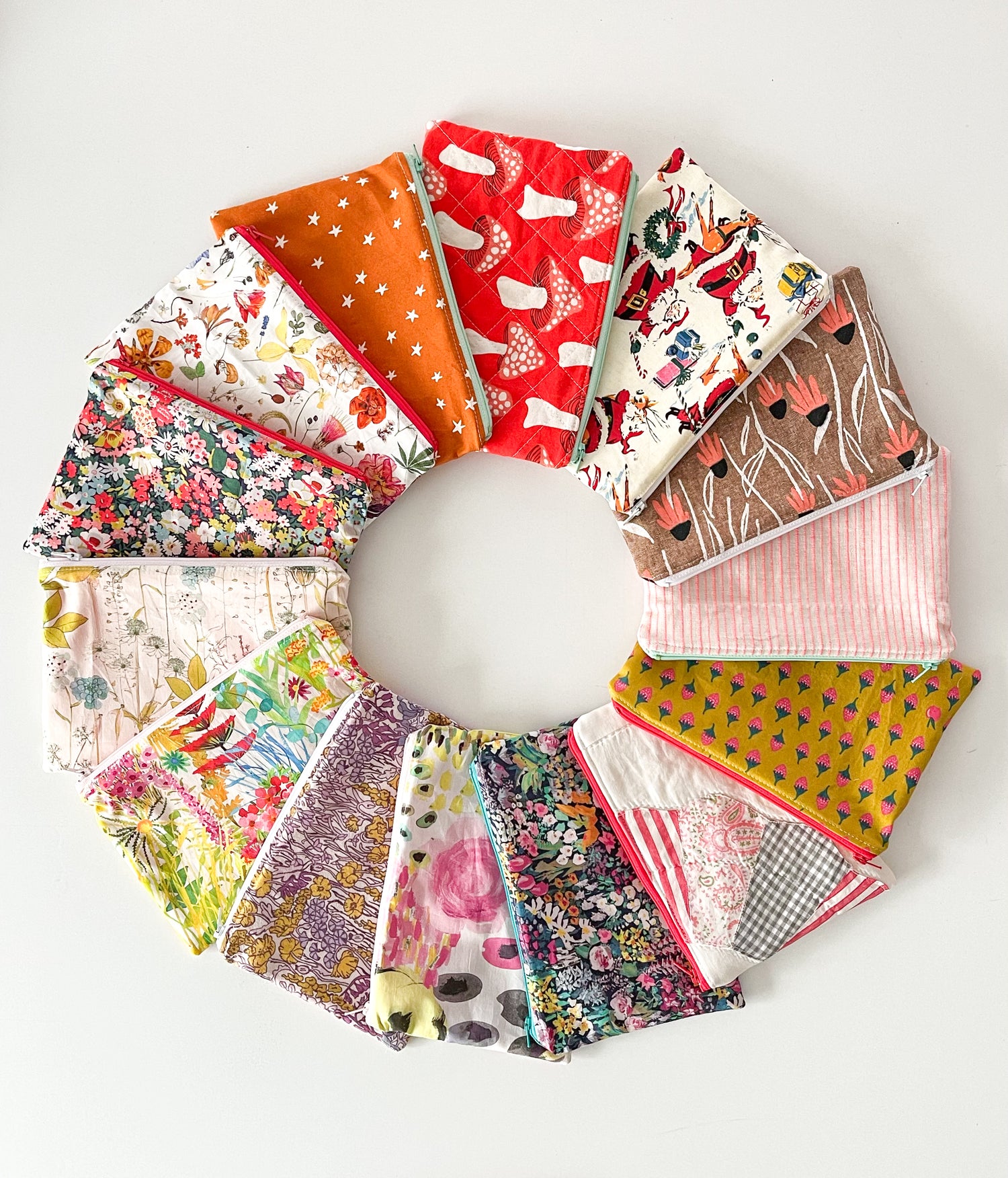 ZIPPER POUCHES